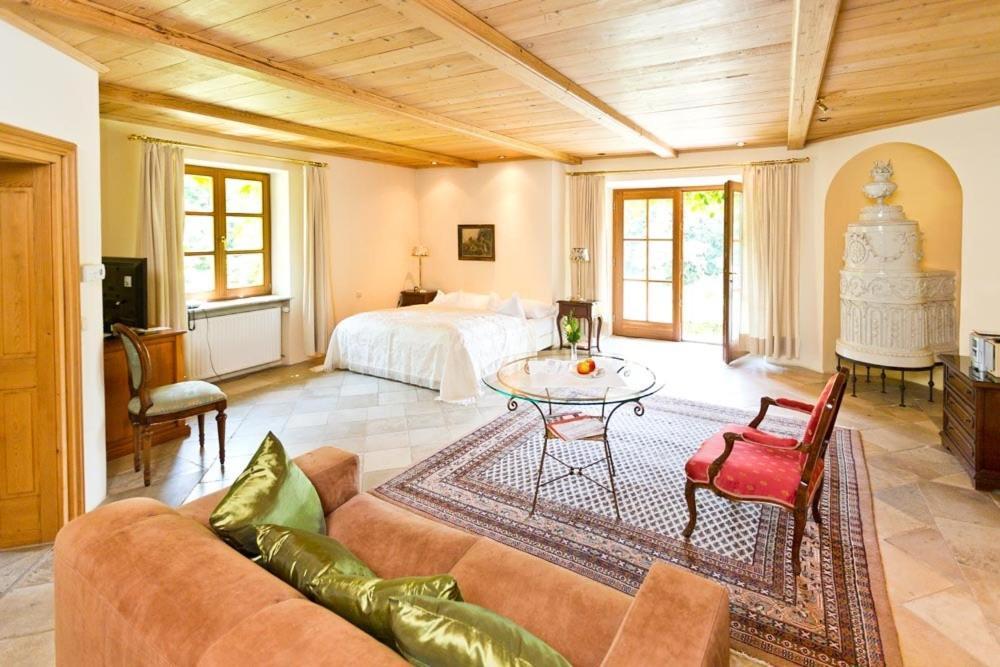 Schlosshotel Obermayerhofen Sebersdorf Δωμάτιο φωτογραφία